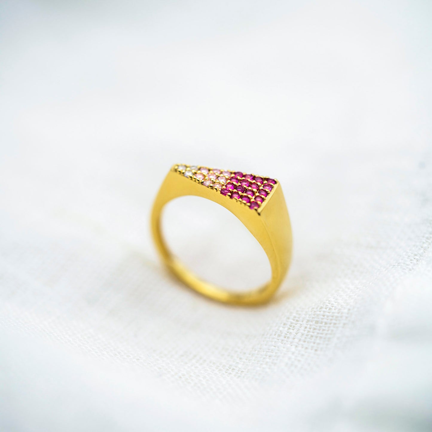 Ring med rosa zirkonia